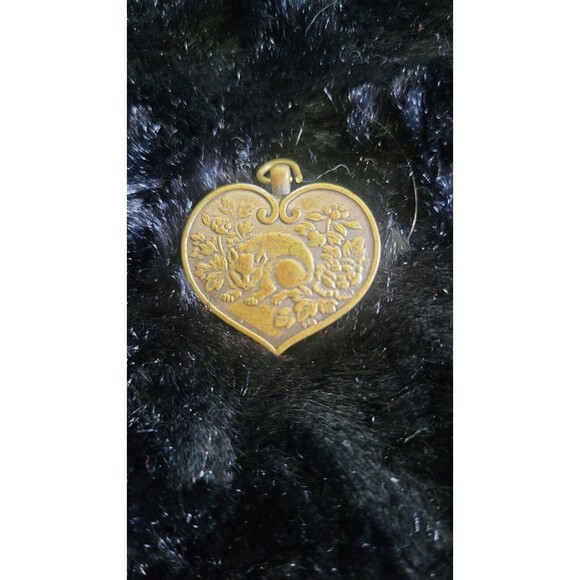 vintage Heart Shaped Pendant Charm Tiger Cat / Dragon Minglong Chinese Medallion - Picture 1 of 3